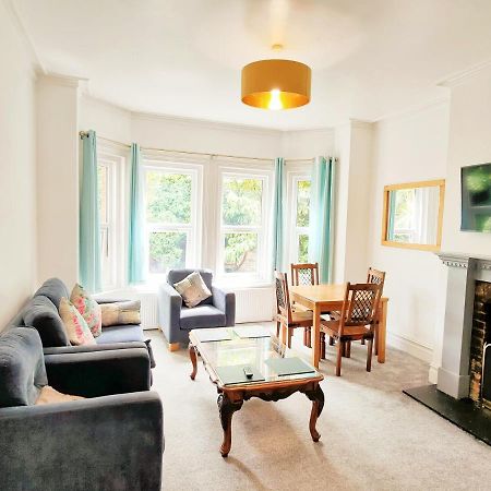 Flat-B, 4 Adults, 20 Mins To Beach, Netflix, Wifi, Sleeps 4 Adults Bournemouth Exterior foto