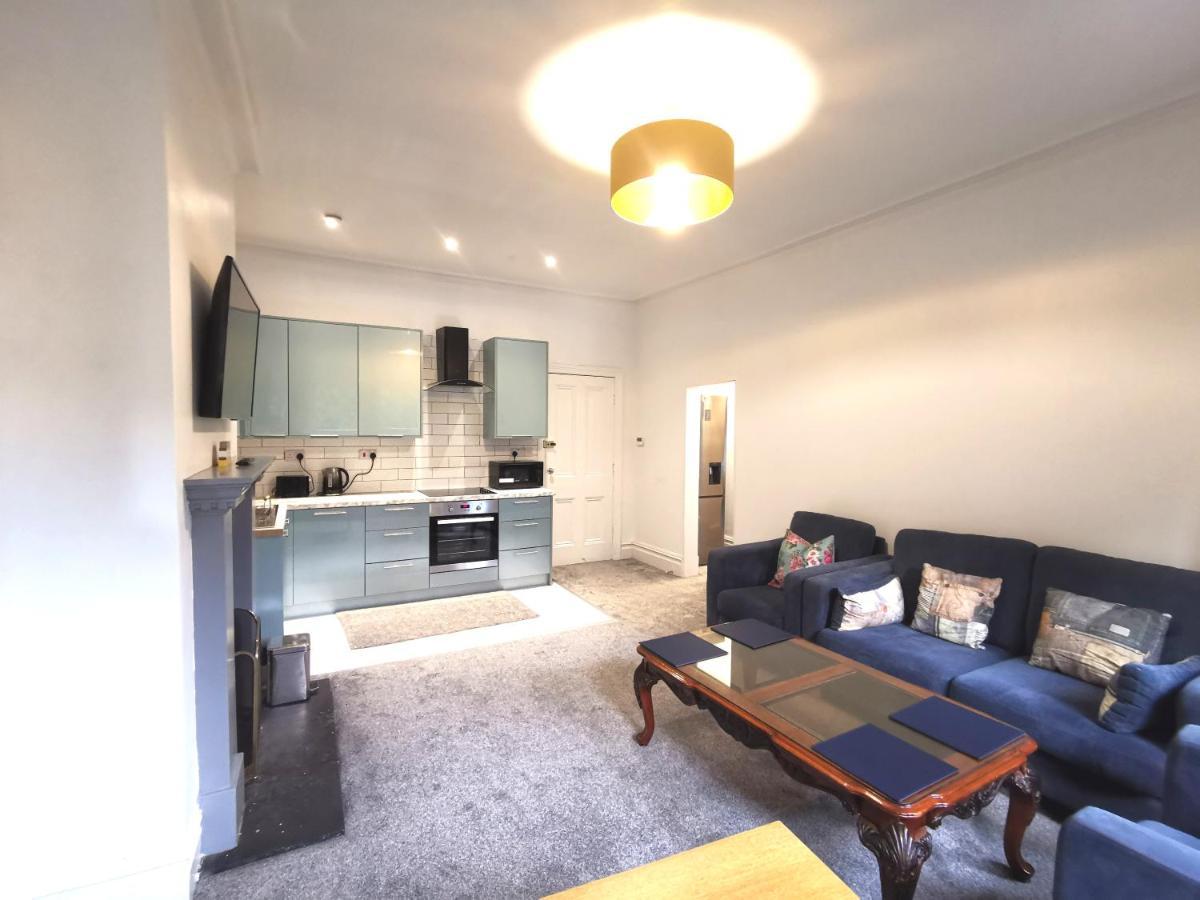 Flat-B, 4 Adults, 20 Mins To Beach, Netflix, Wifi, Sleeps 4 Adults Bournemouth Exterior foto