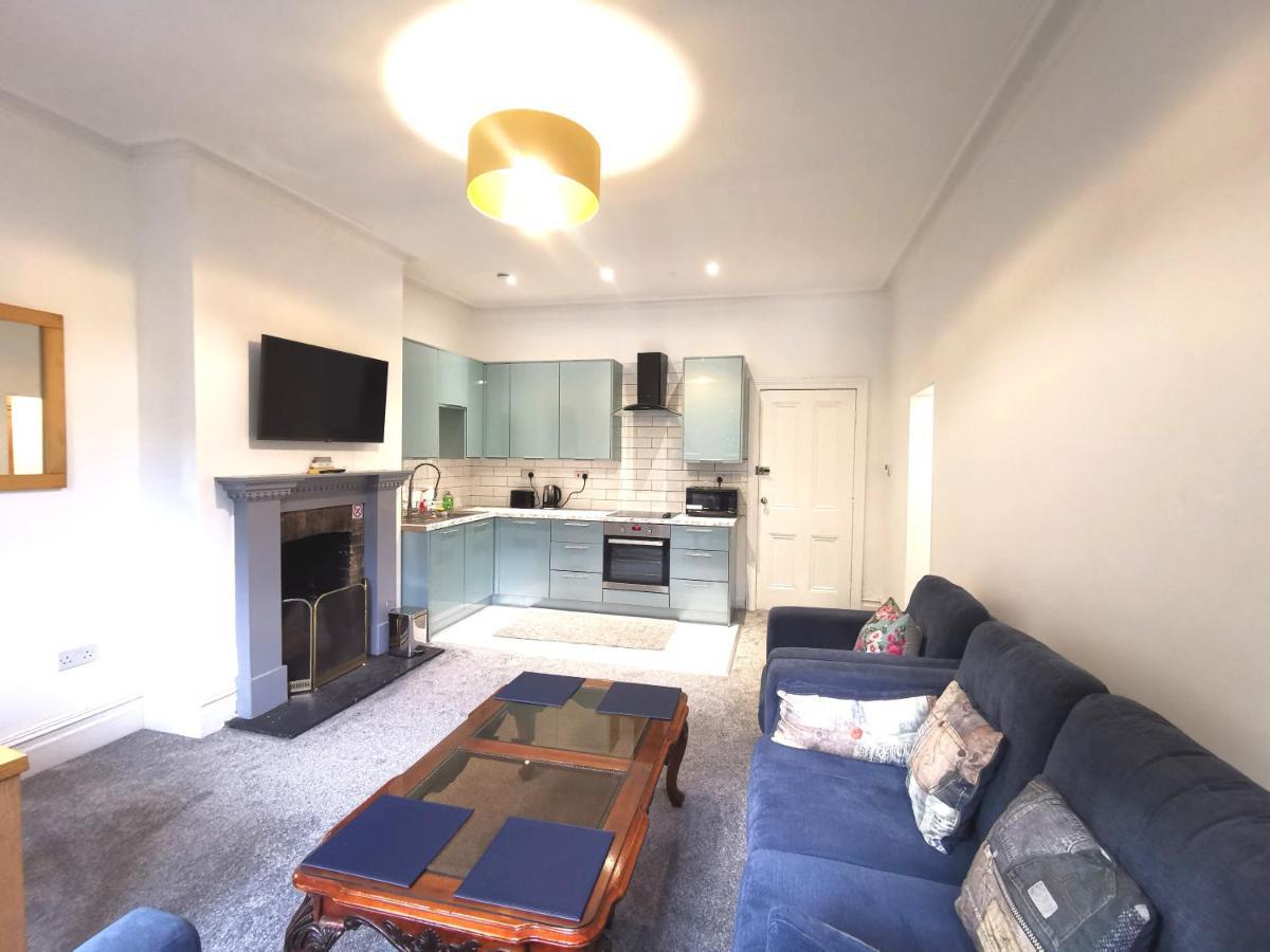 Flat-B, 4 Adults, 20 Mins To Beach, Netflix, Wifi, Sleeps 4 Adults Bournemouth Exterior foto