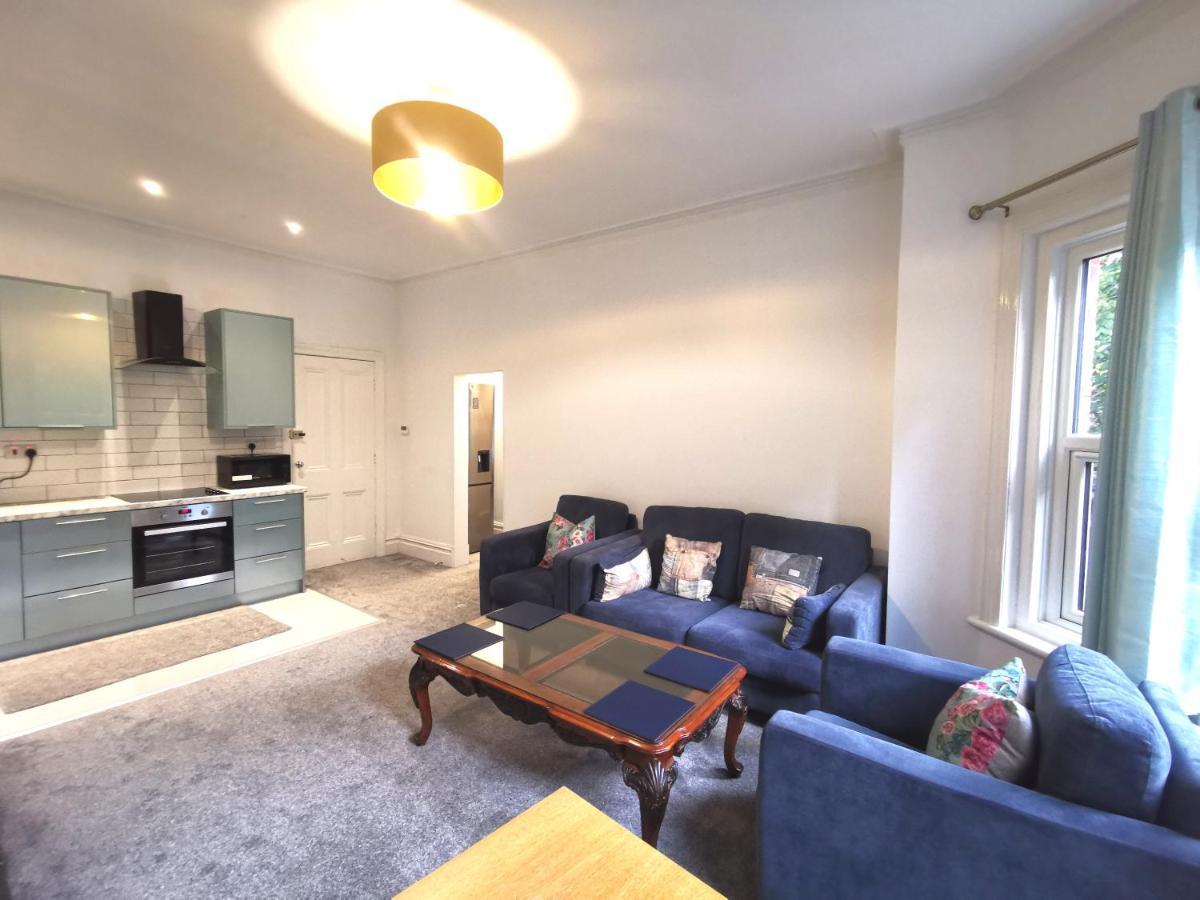 Flat-B, 4 Adults, 20 Mins To Beach, Netflix, Wifi, Sleeps 4 Adults Bournemouth Exterior foto