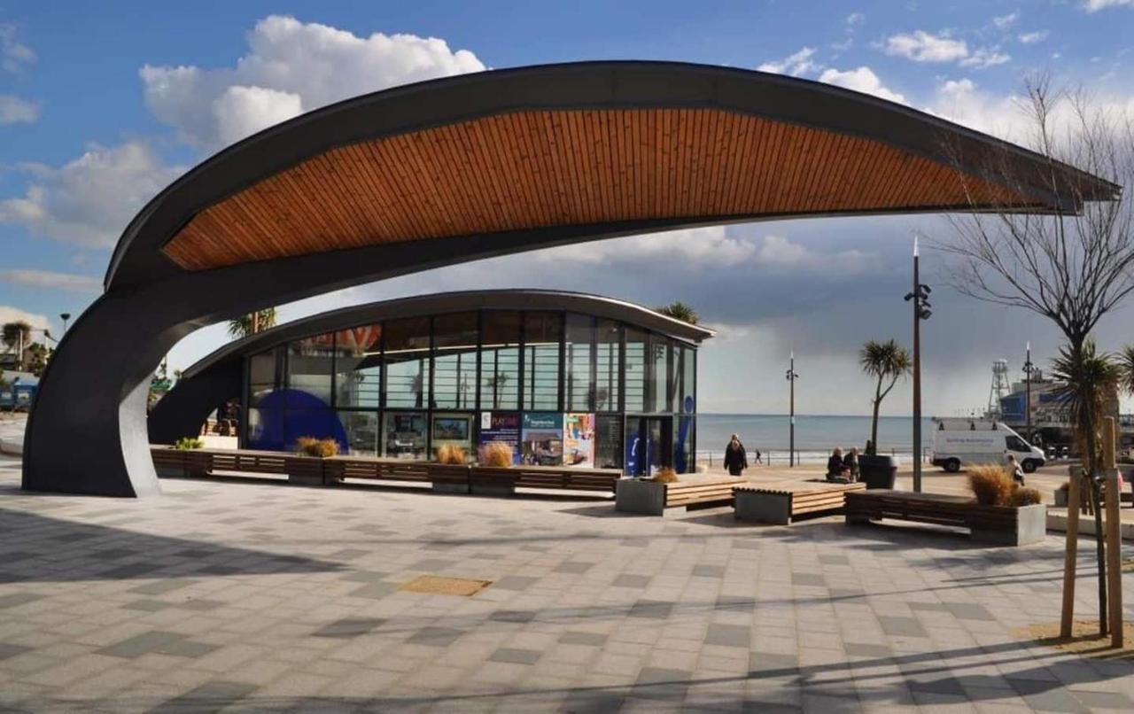 Flat-B, 4 Adults, 20 Mins To Beach, Netflix, Wifi, Sleeps 4 Adults Bournemouth Exterior foto
