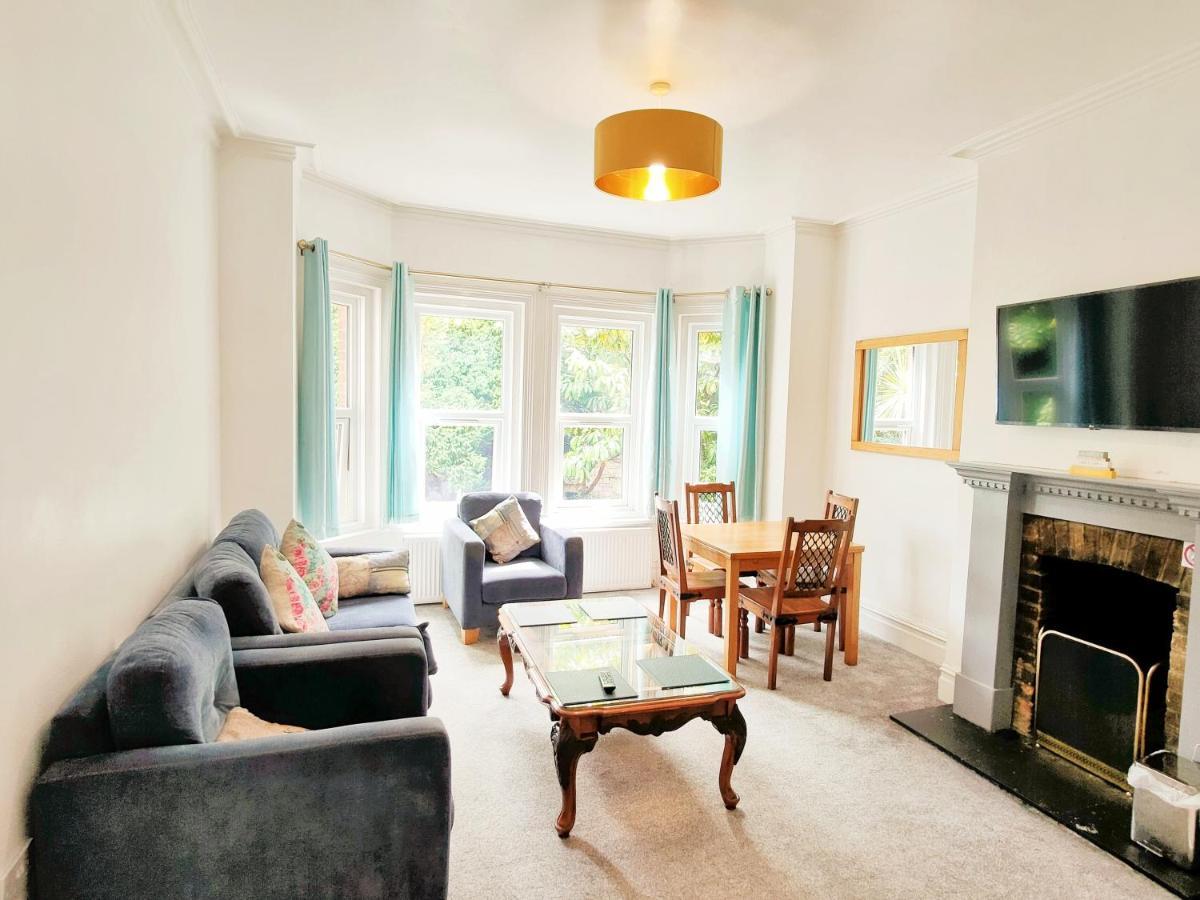 Flat-B, 4 Adults, 20 Mins To Beach, Netflix, Wifi, Sleeps 4 Adults Bournemouth Exterior foto